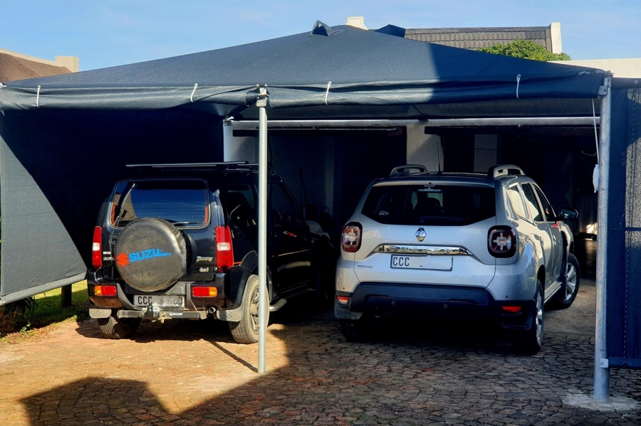 4 Bedroom Property for Sale in Boggomsbaai Western Cape